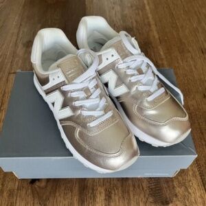 New Balance Women's 574 v2 Liquid Glow Sneaker Rose Gold White size 9.5 (NWB)